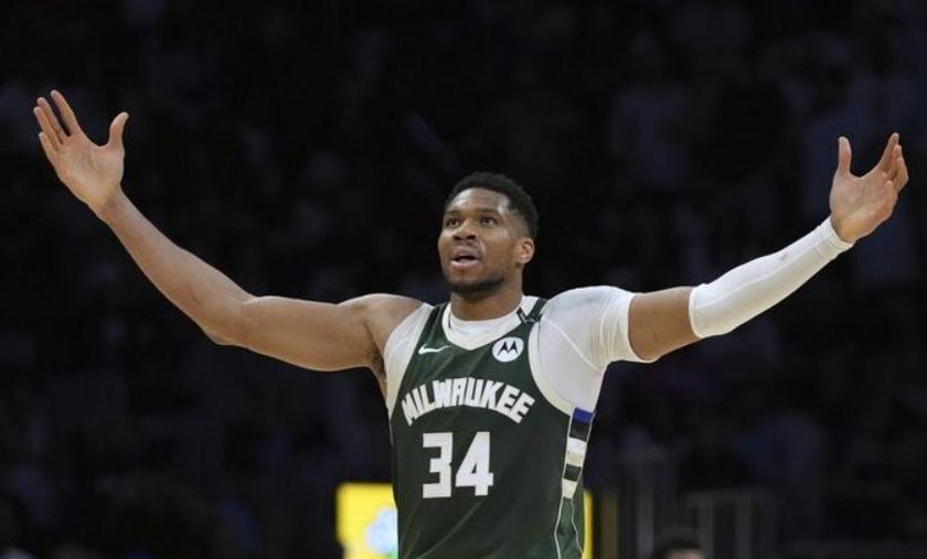 详细阅读:包含雄鹿球员公开质疑裁判判罚尺度,引争议,正在投资.的词条 包含雄鹿球员公开质疑裁判判罚尺度,引争议,正在投资.的词条